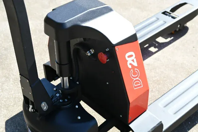 Pallet Truck 1500 to 2000 kg Platform detail 8