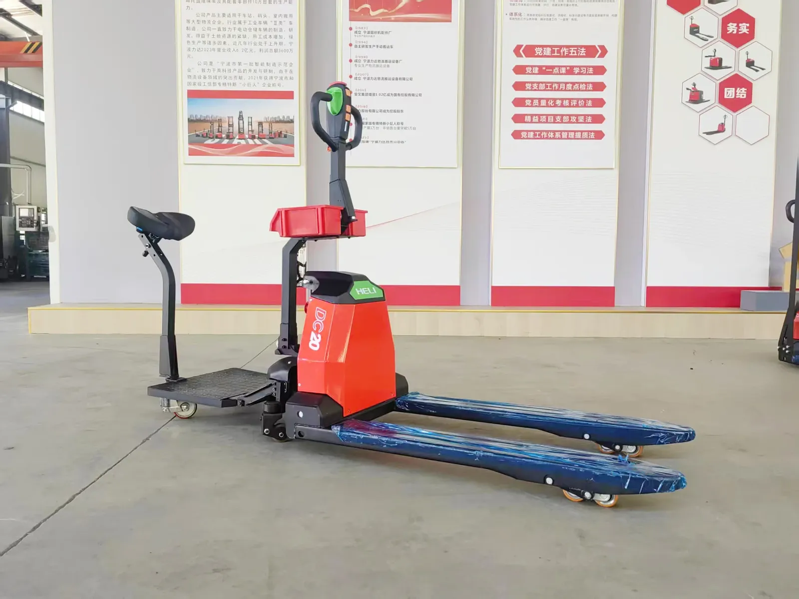 Pallet Truck 1500 to 2000 kg Platform photo 5