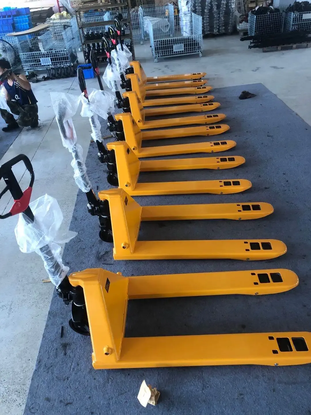 2ton 2000 kg PU Wheel Pedestrian Hand Pallet Truck detail 2