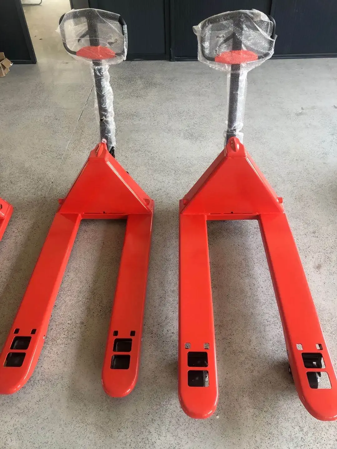 2ton 2000 kg PU Wheel Pedestrian Hand Pallet Truck detail 3