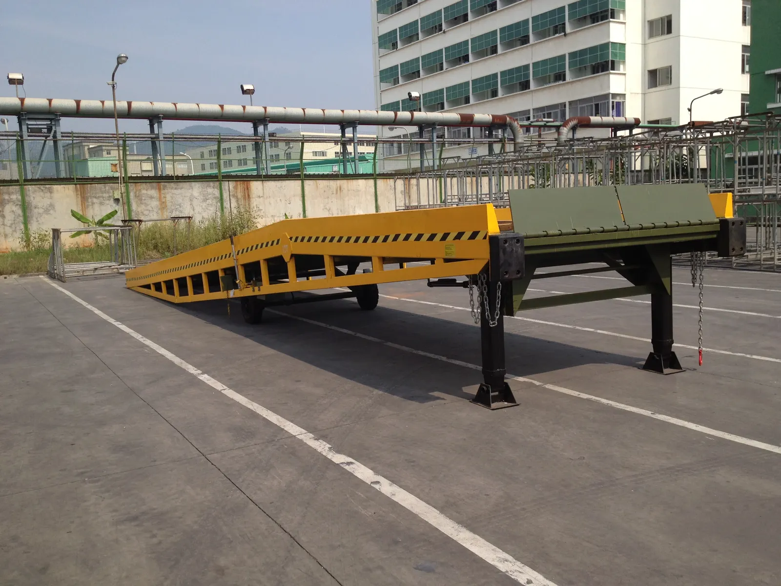 10T Movable Hydraulic Dock Leveller Dock Ramp detail 2