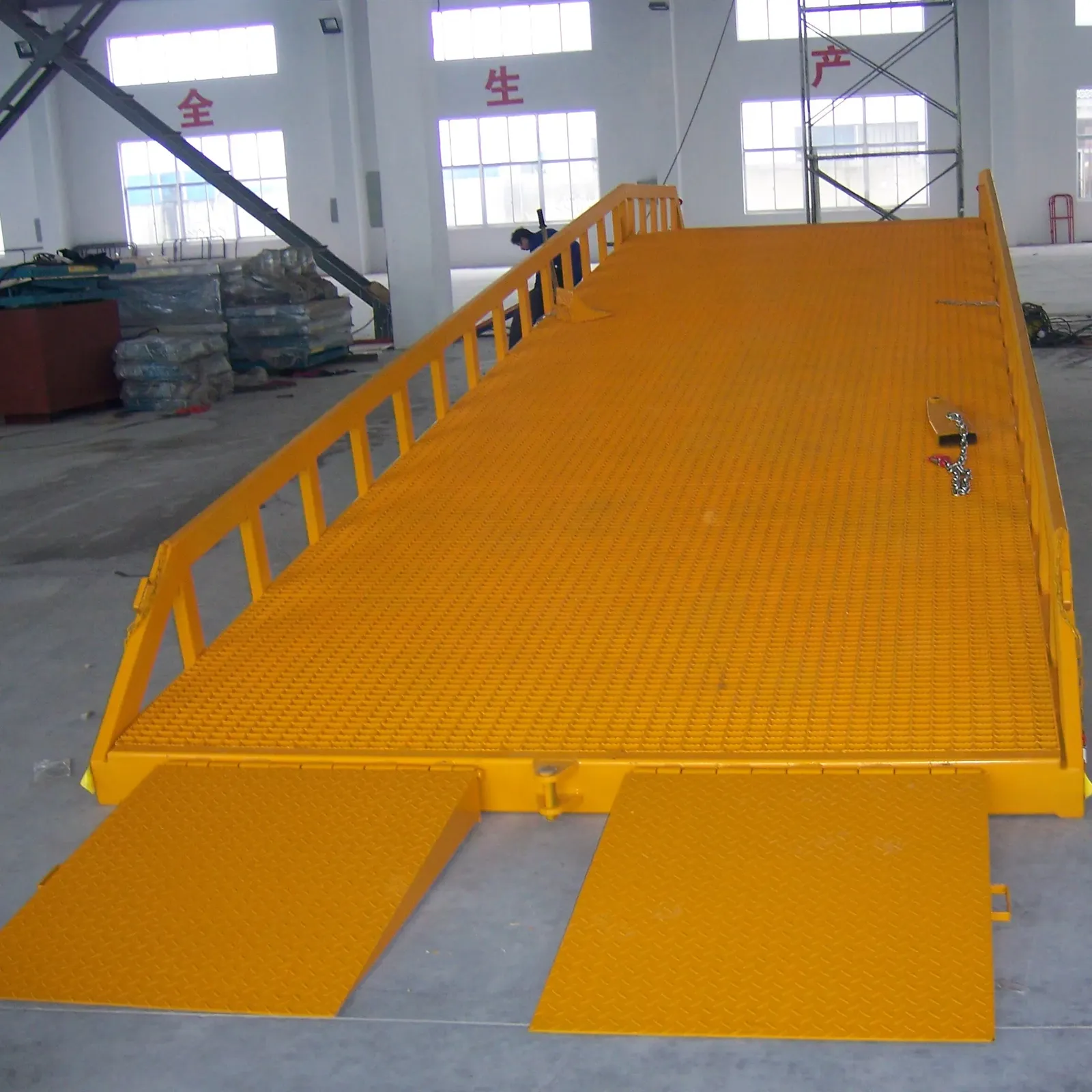 10T Movable Hydraulic Dock Leveller Dock Ramp photo 4
