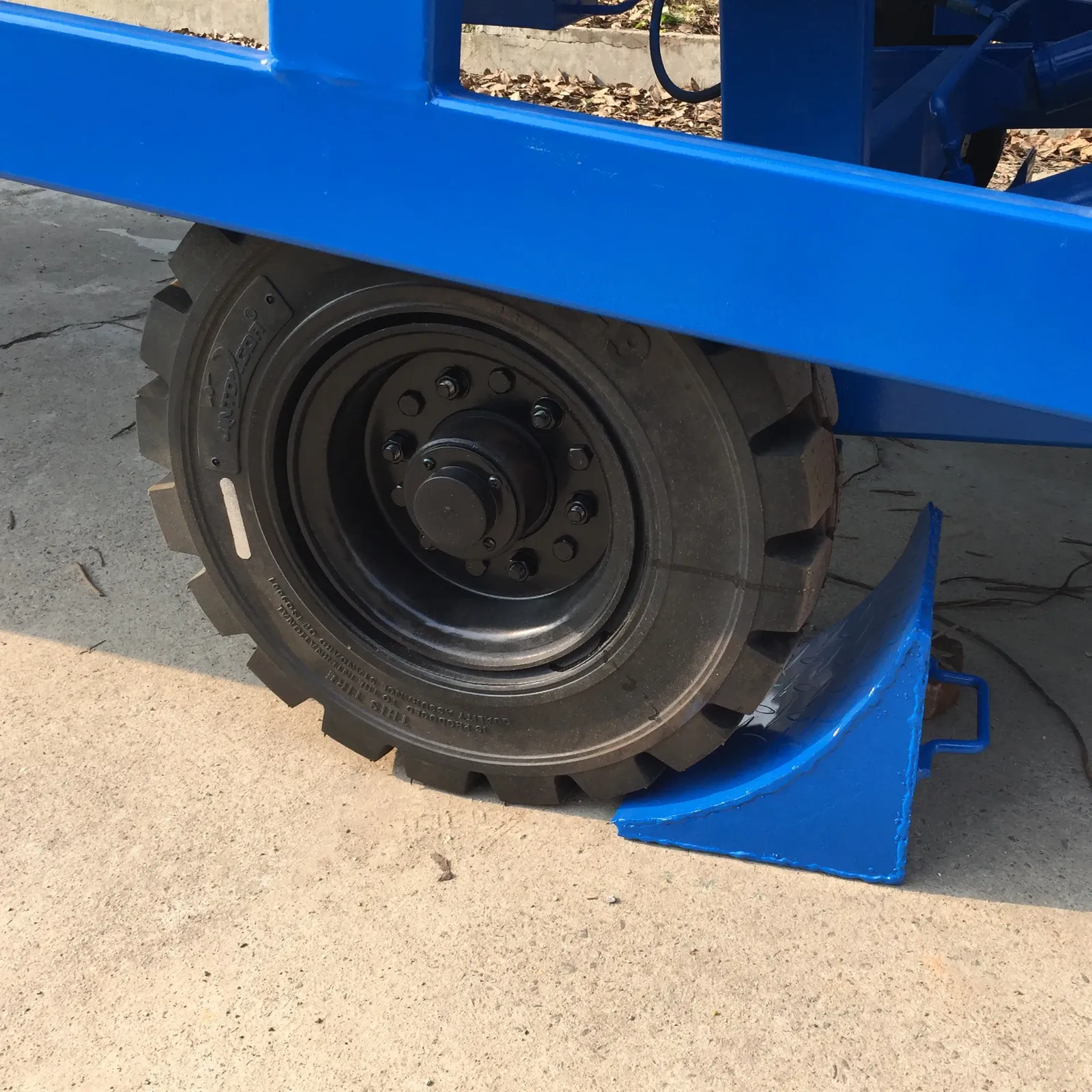 10T Movable Hydraulic Dock Leveller Dock Ramp photo 5