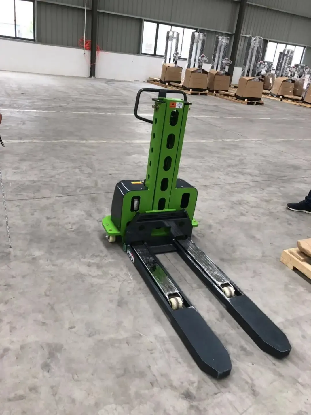 ELES-05C Portable Mini Forklift Electric Stacker 0.5Ton 1Ton detail 7