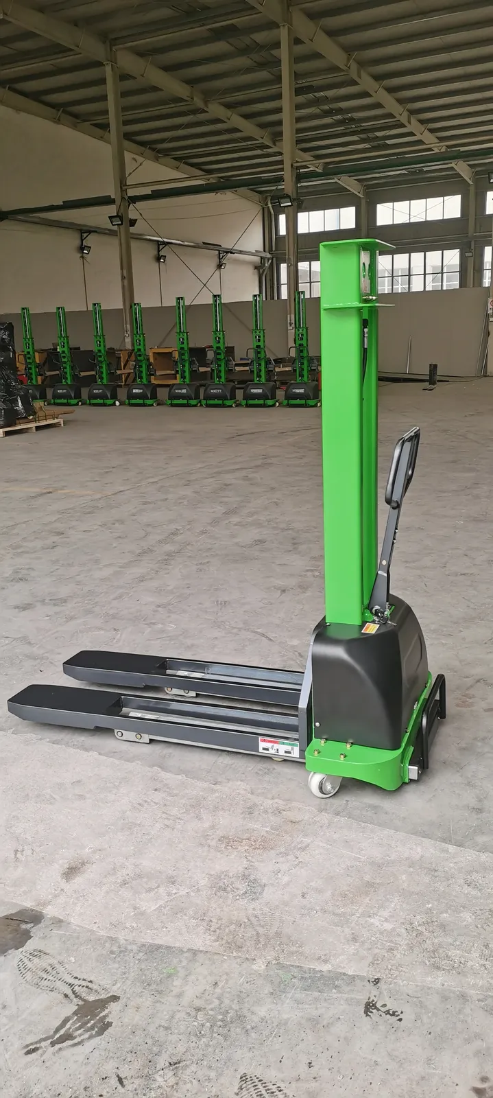 ELES-05C Portable Mini Forklift Electric Stacker 0.5Ton 1Ton detail 9