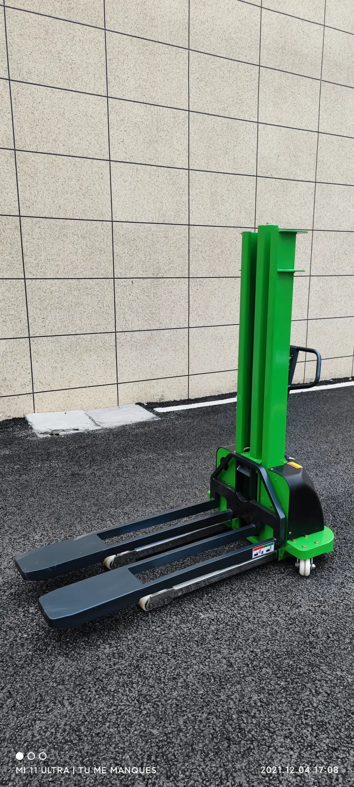 ELES-10EA Self-lifting Electric Stacker 1000 kg photo 6