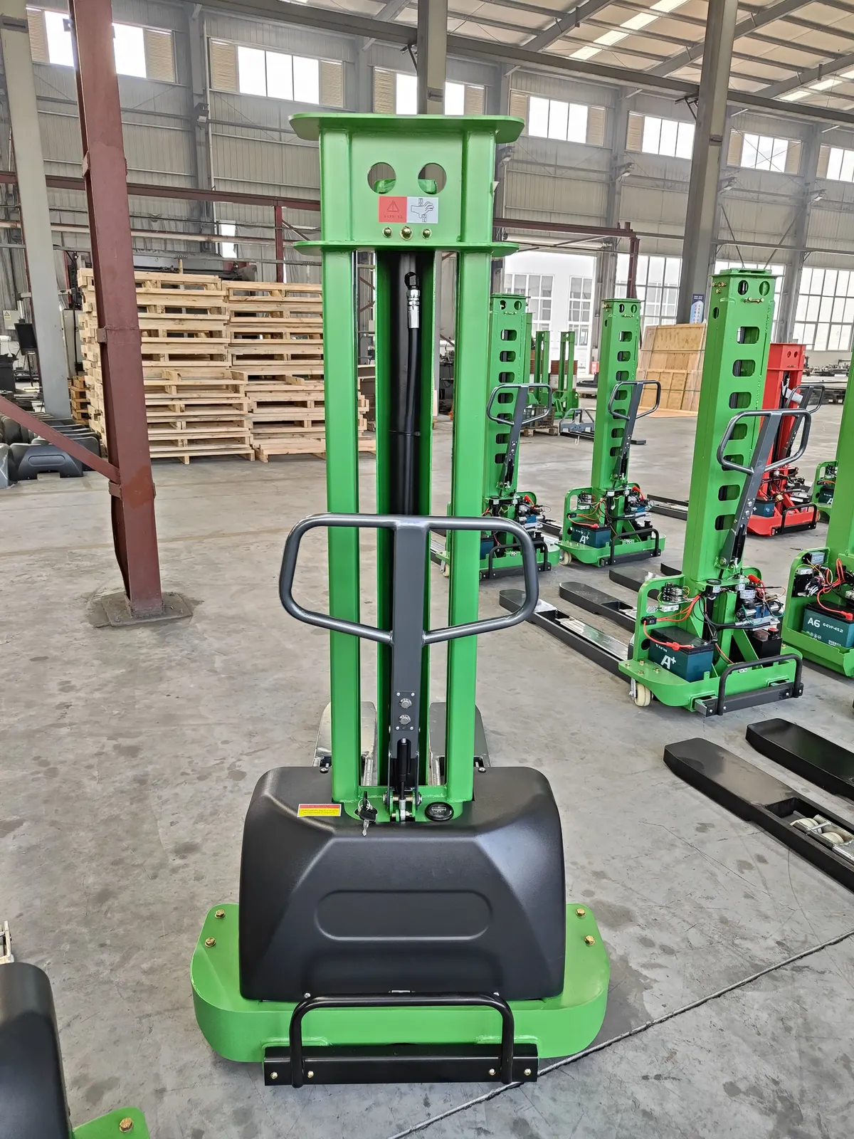 Half Electric Self Loading Stacker 500 to 1000 kg photo 4