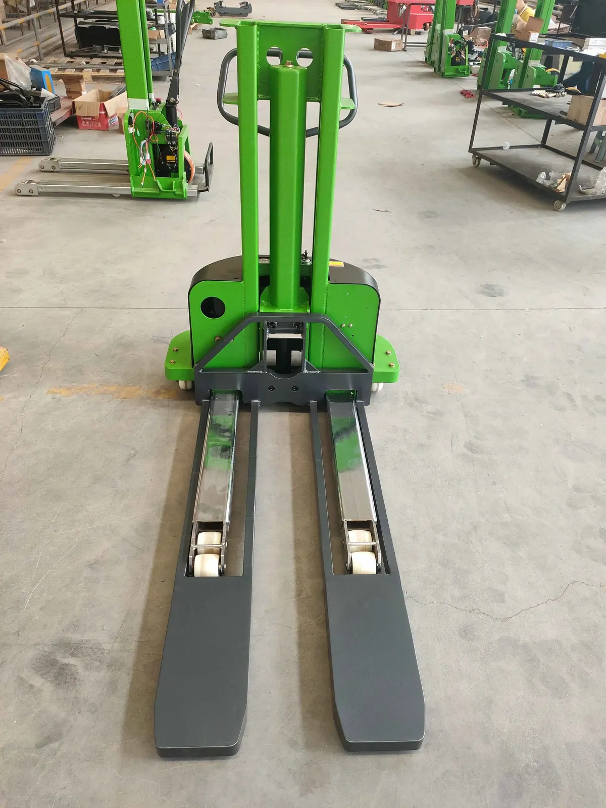 Semi Electric / Full-electric Self-lifting Stacker (LPT-31072) photo 3