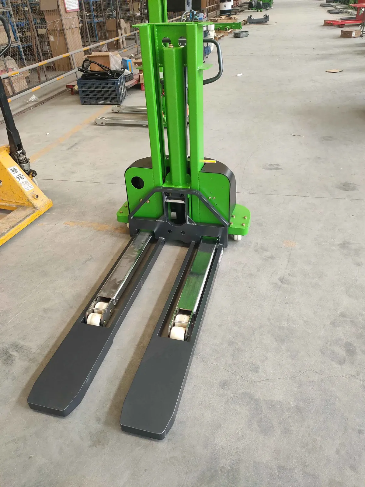 Semi Electric / Full-electric Self-lifting Stacker (LPT-31072) photo 5