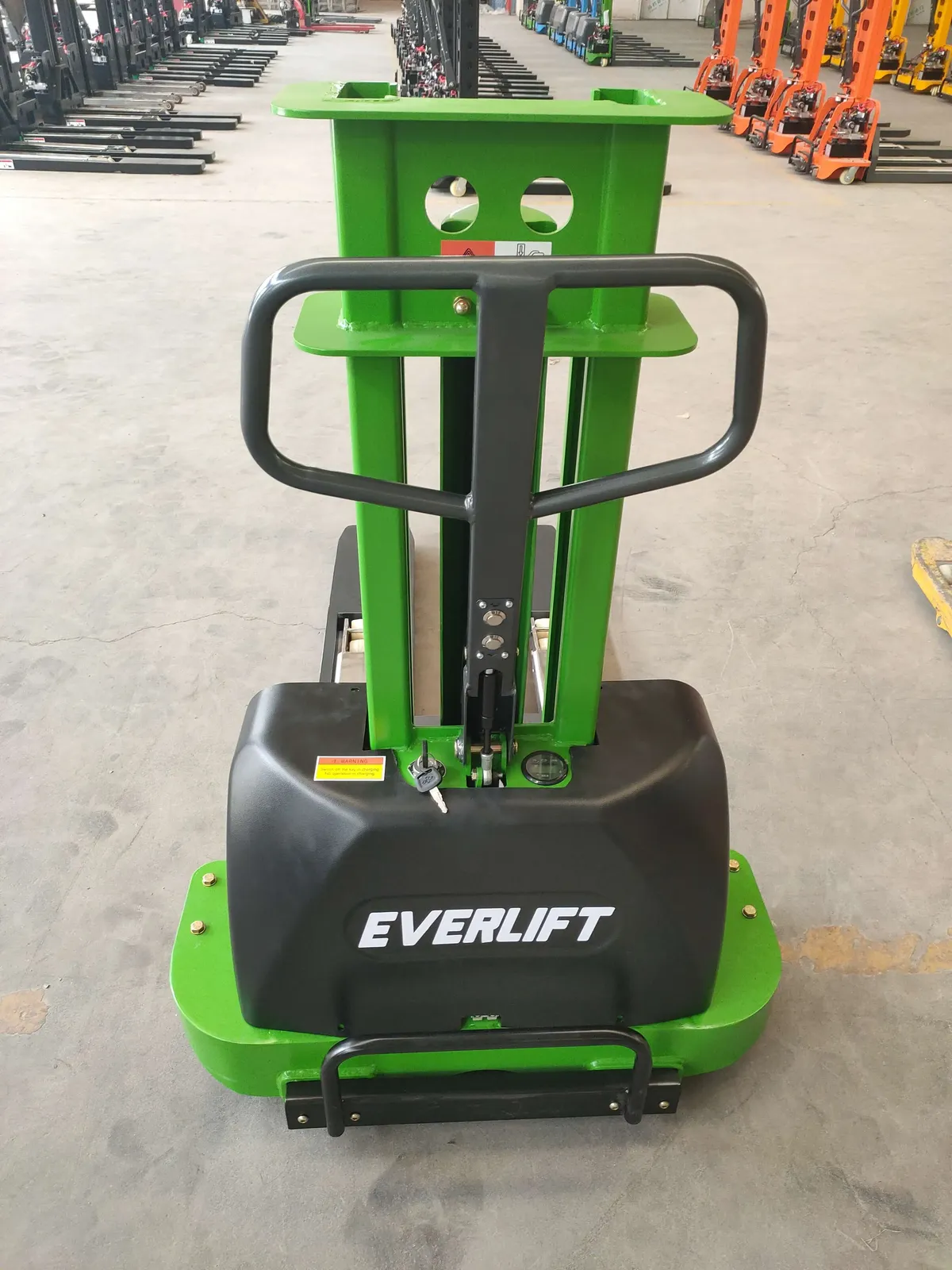 Semi Electric / Full-electric Self-lifting Stacker (LPT-31072) photo 6
