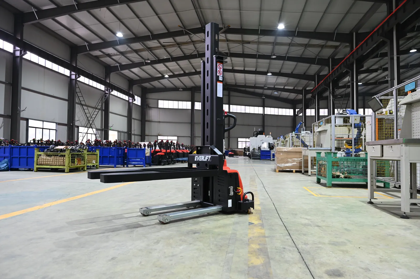 Semi Electric / Full-electric Self-lifting Stacker (LPT-65247) photo 2