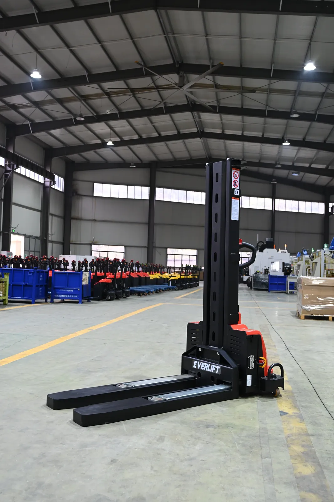 Semi Electric / Full-electric Self-lifting Stacker (LPT-65247) photo 6