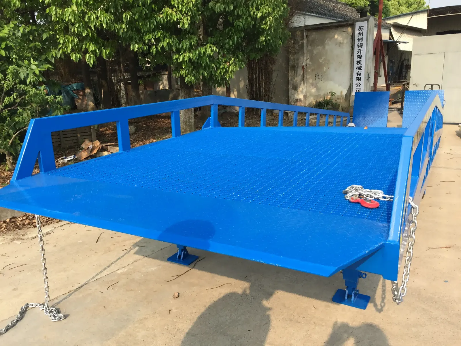Car Loading Movable Dock Leveller 10T 12T 15T photo 3