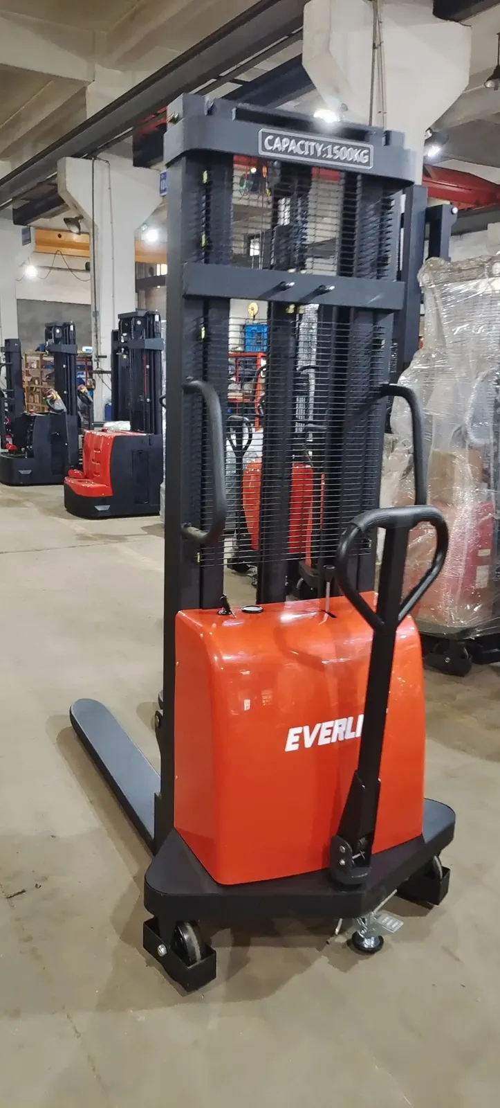 Semi -Electric Pallet Stacker Capacity 1000 to 1500 kg detail 3