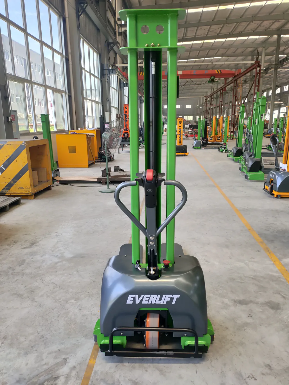 Semi Electric 500 to 1000 kg Stacker detail 5