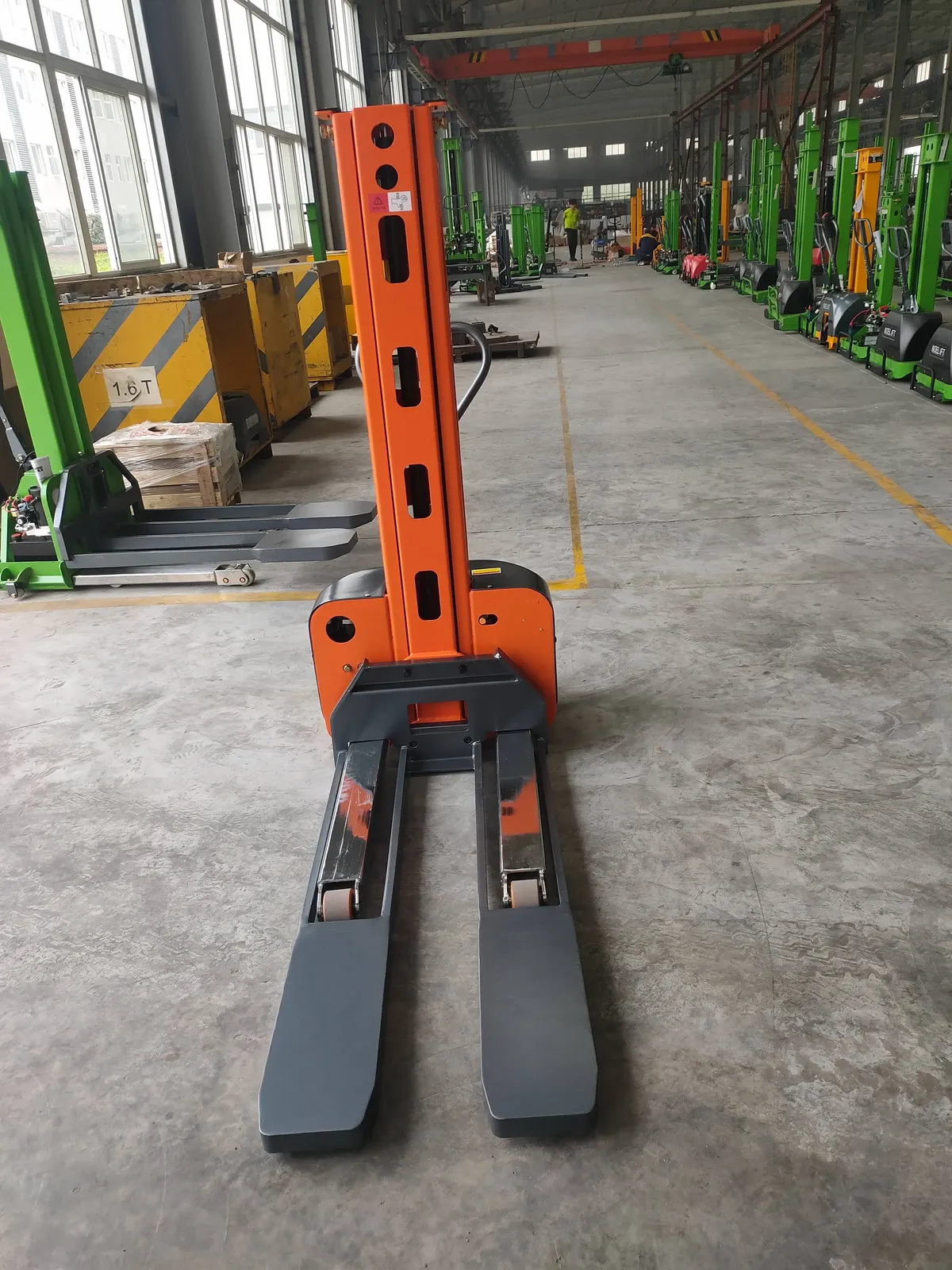 Semi Electric 500 to 1000 kg Stacker detail 8