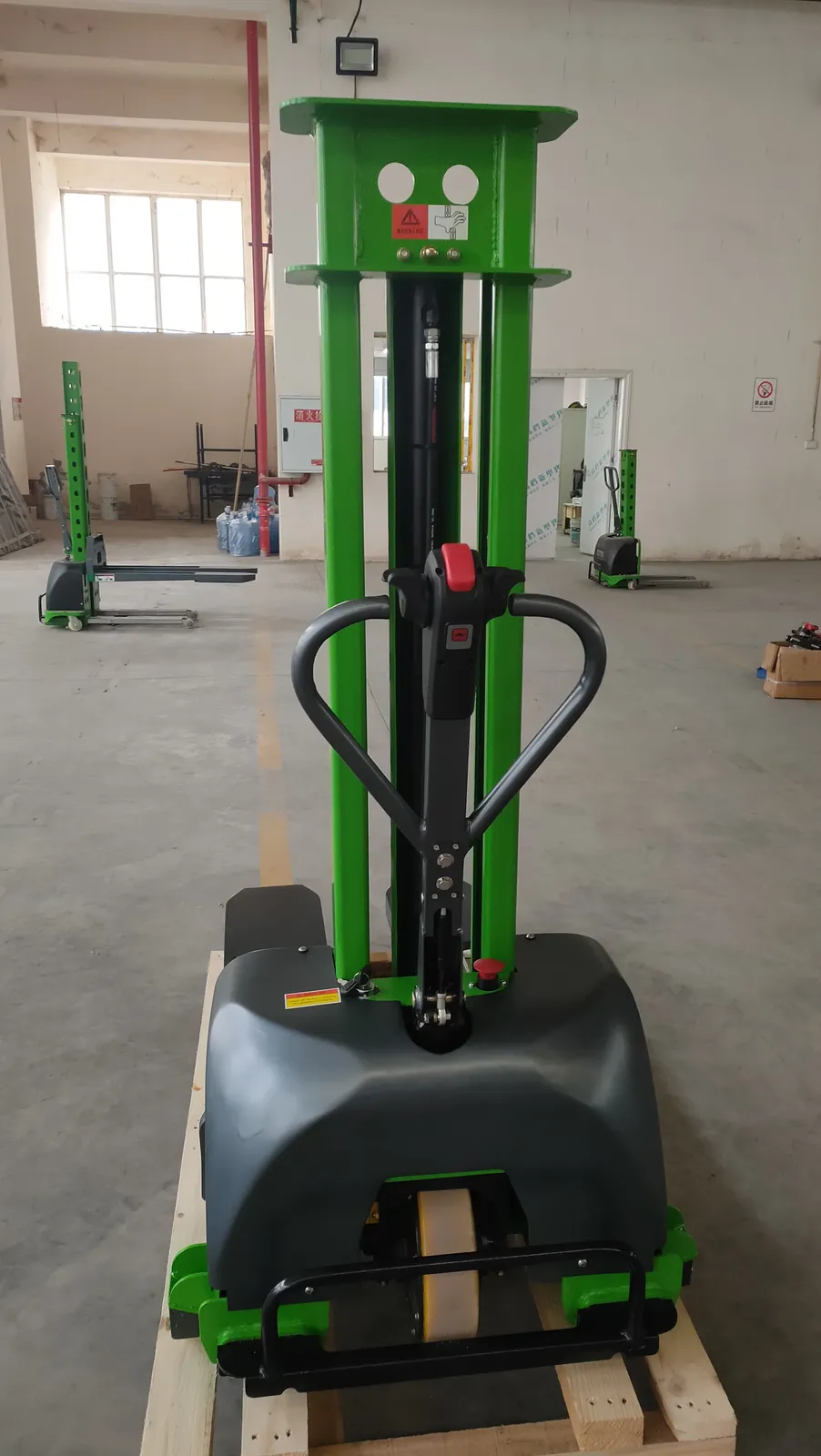 Semi-Electric & Full-Electric Self-Lifting Stackers detail 7
