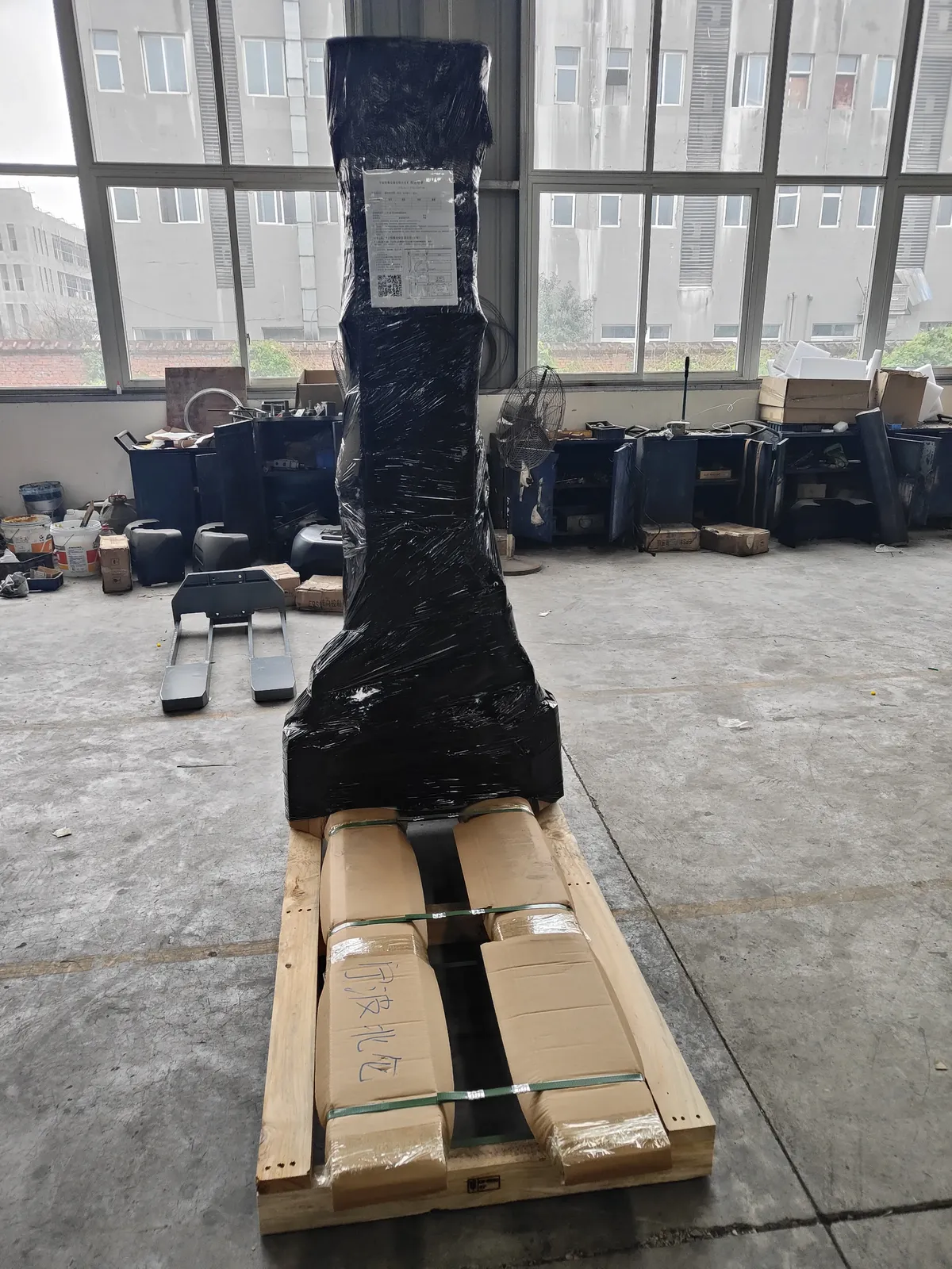 Semi-Electric & Full-Electric Self-Lifting Stackers photo 2