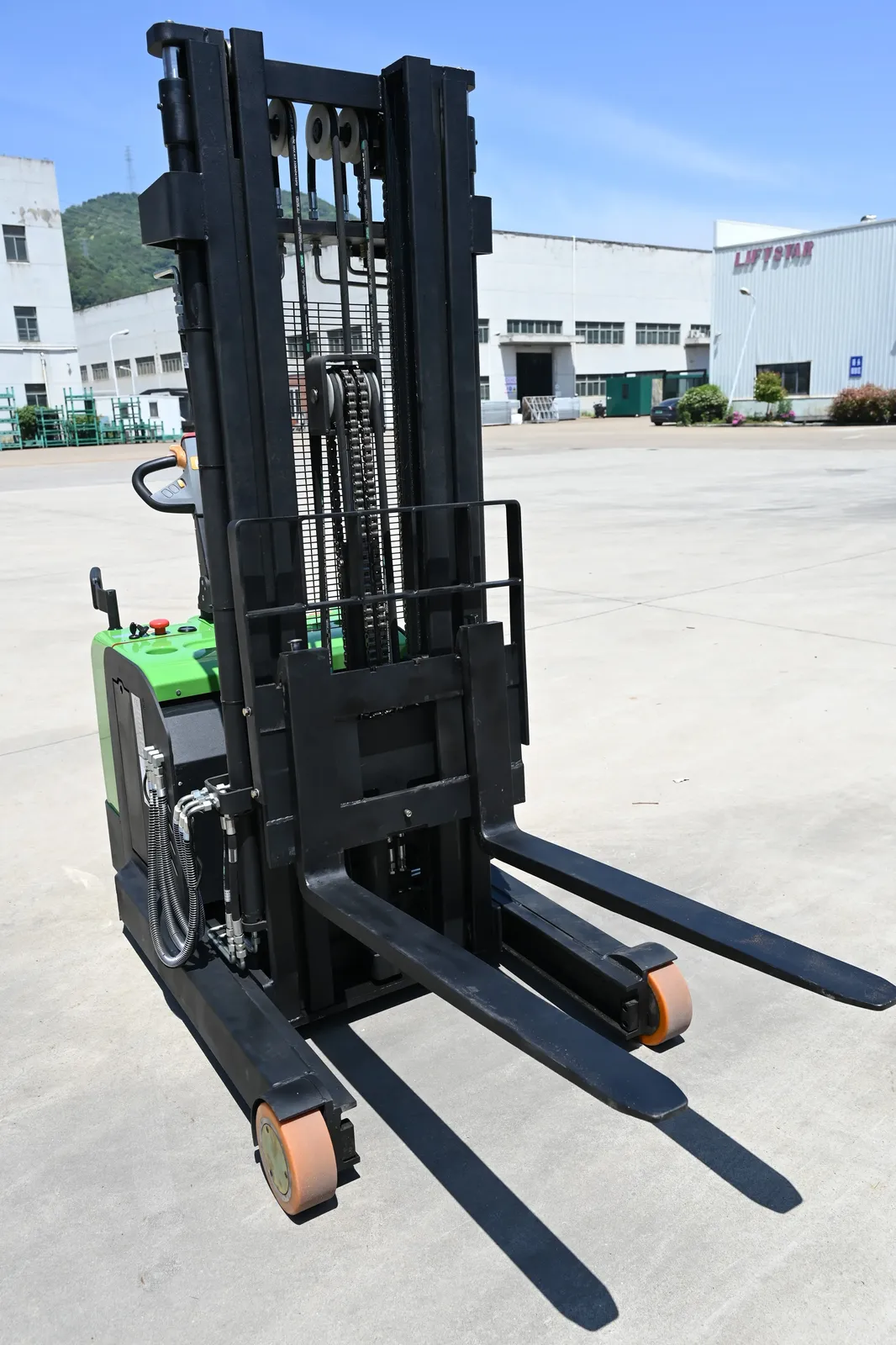 1.5T 2T Electric Pallet Reach Stacker With 3M 4M 5M 6M detail 14