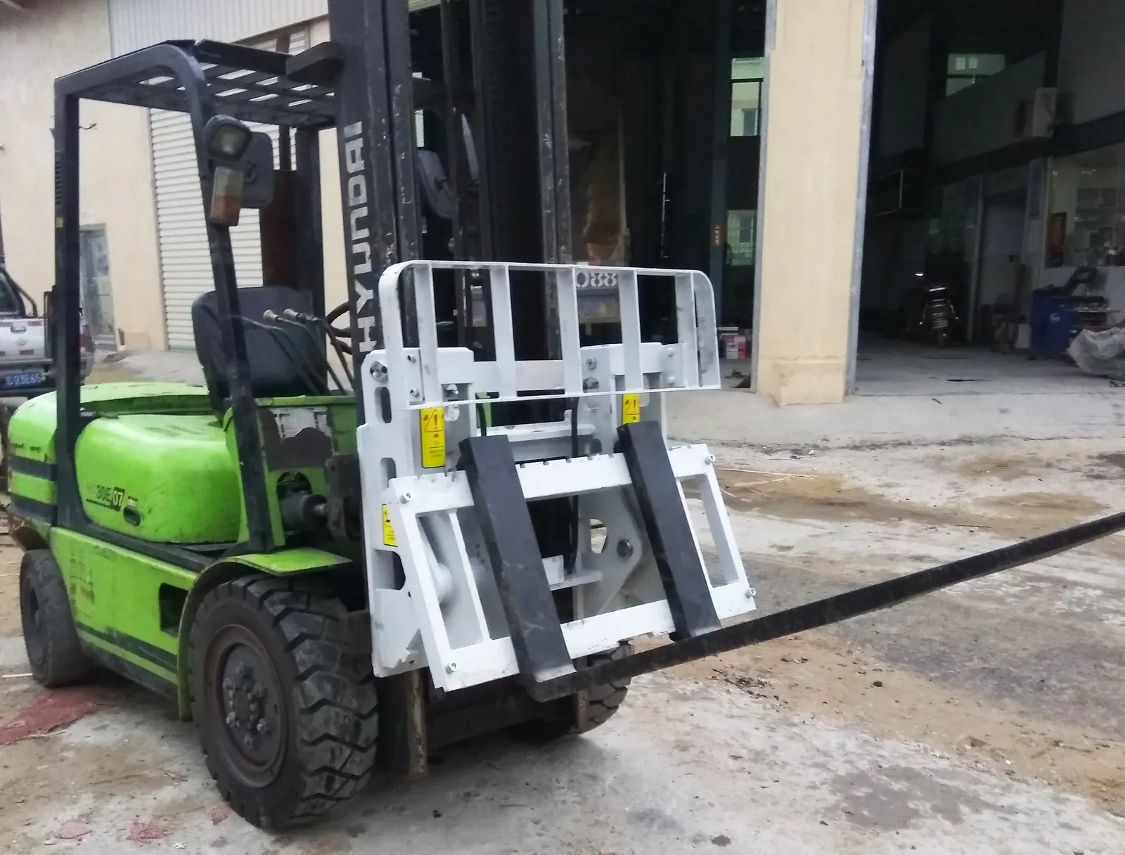 OEM Forklift Attachments Bale Clamp Forklift 1500 kg detail 4