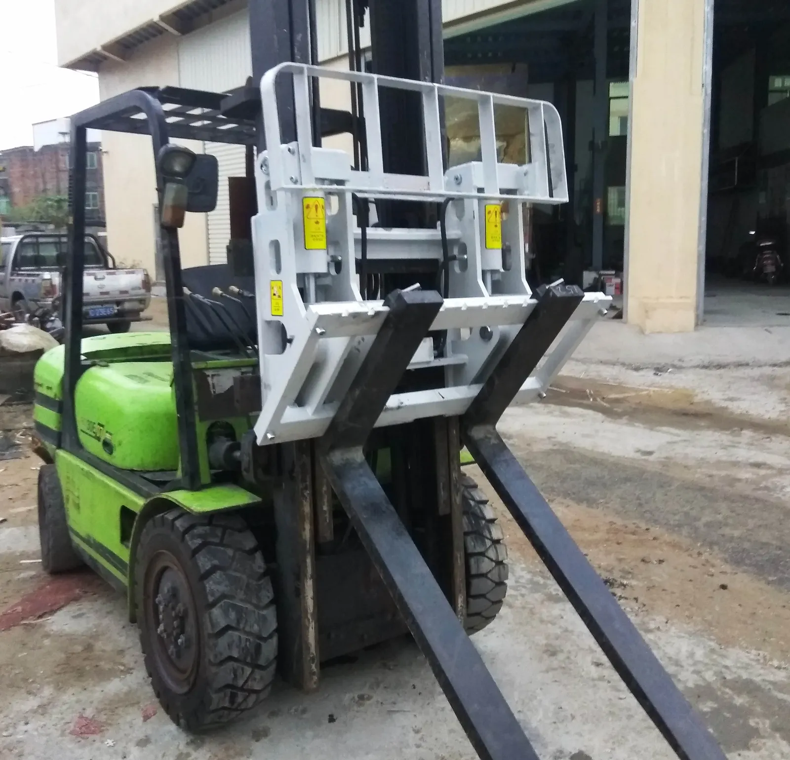 OEM Forklift Attachments Bale Clamp Forklift 1500 kg photo 4