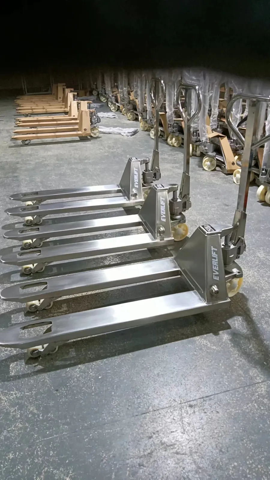 2500 kg 304 Stainless Steel Pallet Truck Manual Hydraulic detail 1