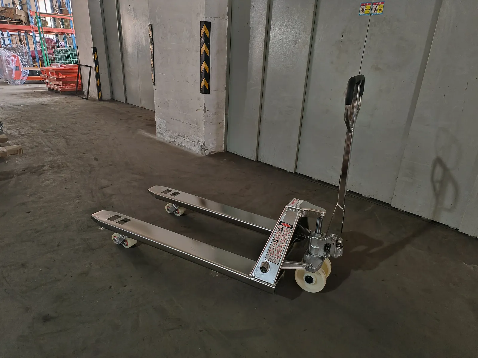 2500 kg 304 Stainless Steel Pallet Truck Manual Hydraulic photo 4