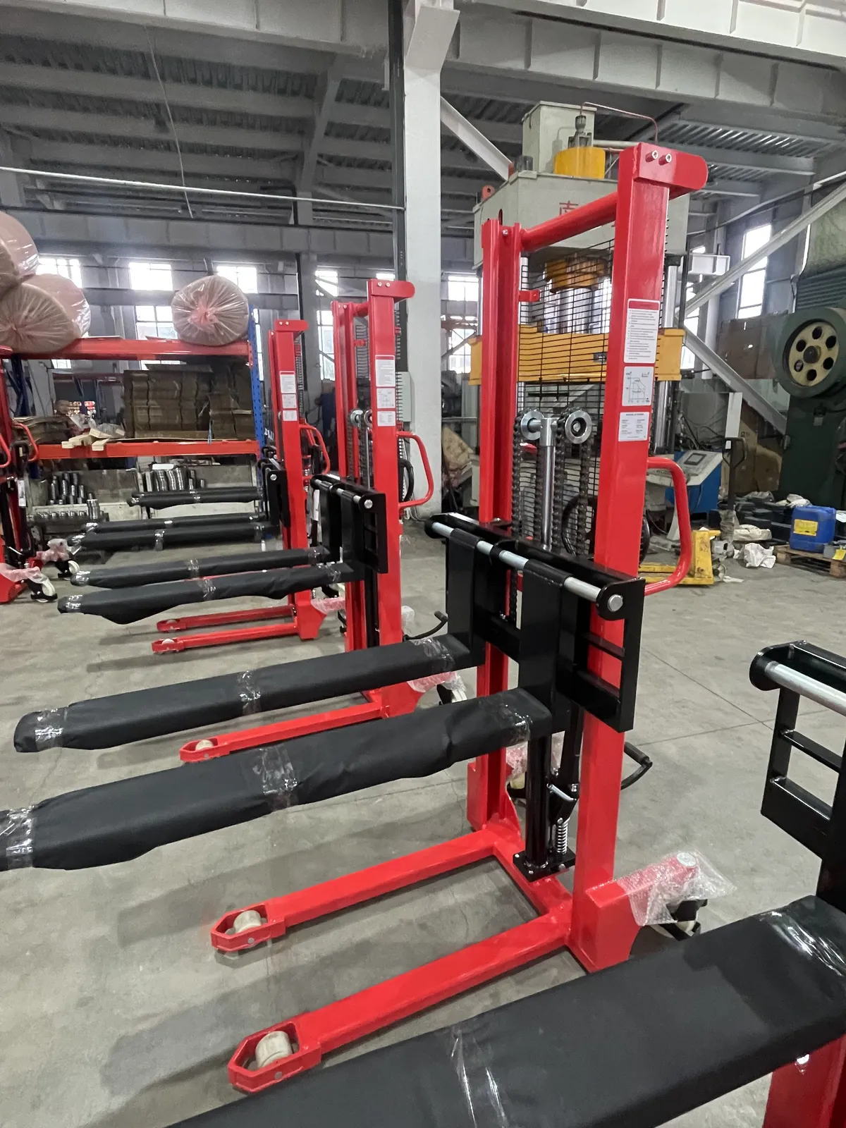 Manual Stacker 1000 to 2000 kg photo 4