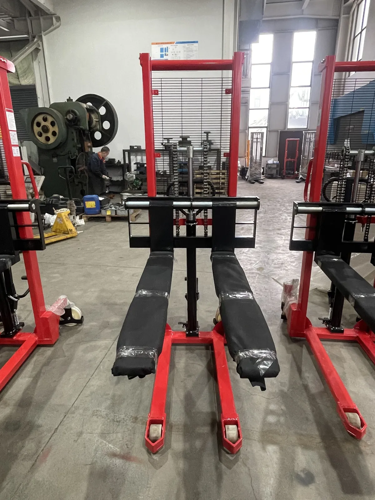 Manual Stacker 1000 to 2000 kg photo 5