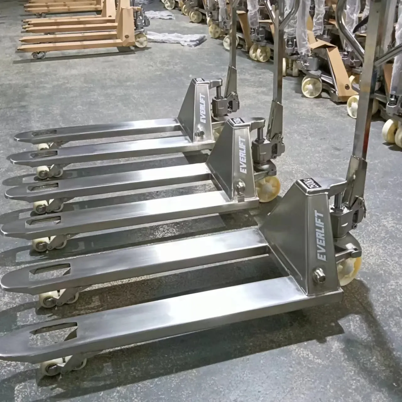 Galvanised Anti-Corrosion Hand Pallet Truck 1.5T photo 1