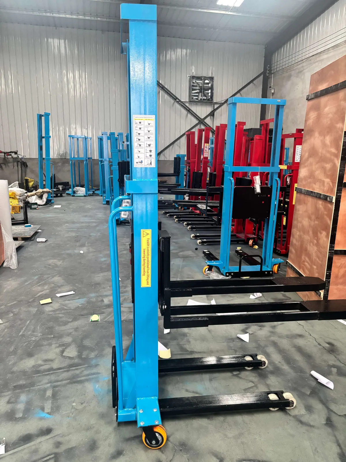 1Ton Full Electric Stacker Self Loading Stacker Forklift photo 6