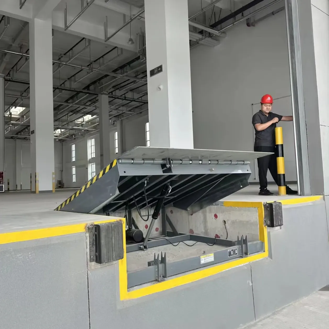 Heavy Duty Movable Dock Leveller Hydraulic Dock Levellers photo 1