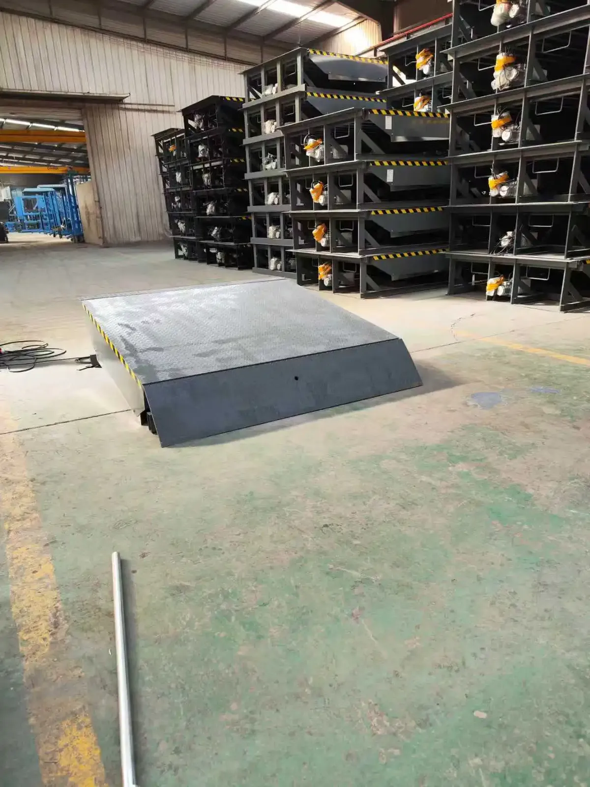Factory Price Movable Dock Leveller Hydraulic Dock detail 9