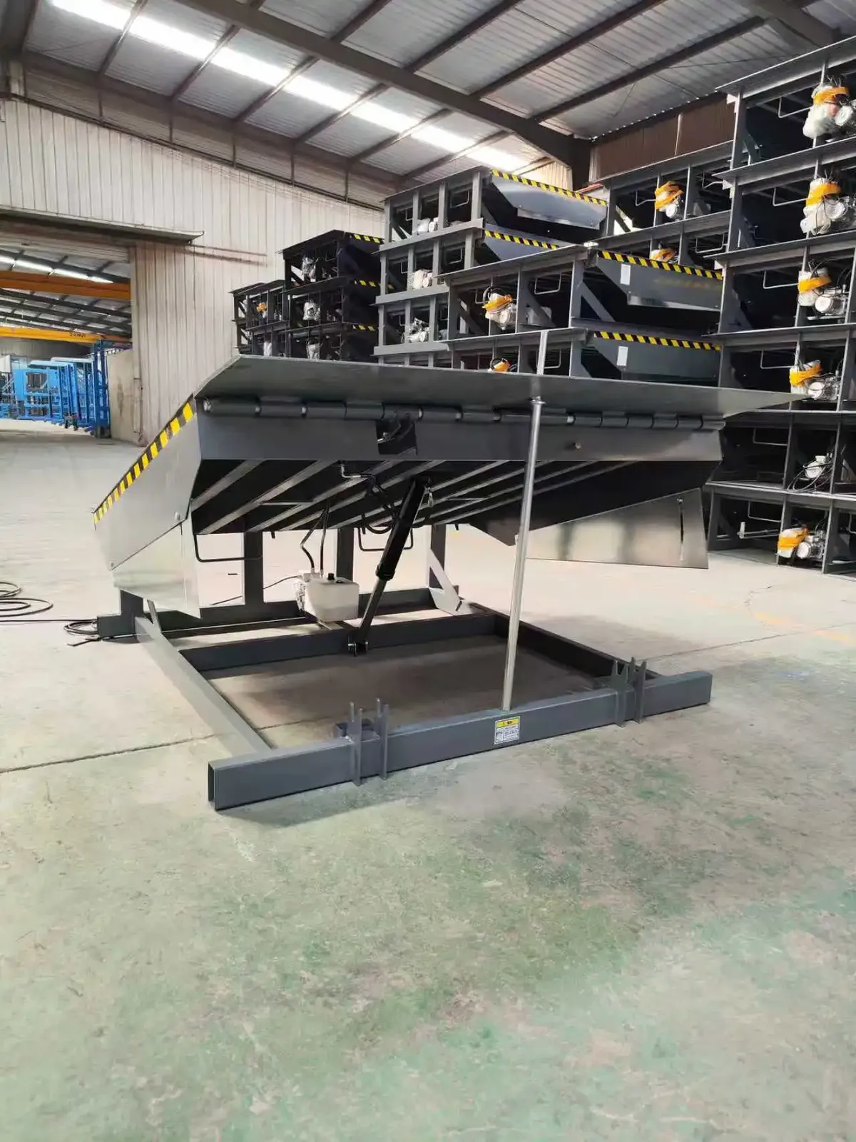 Factory Price Movable Dock Leveller Hydraulic Dock photo 6