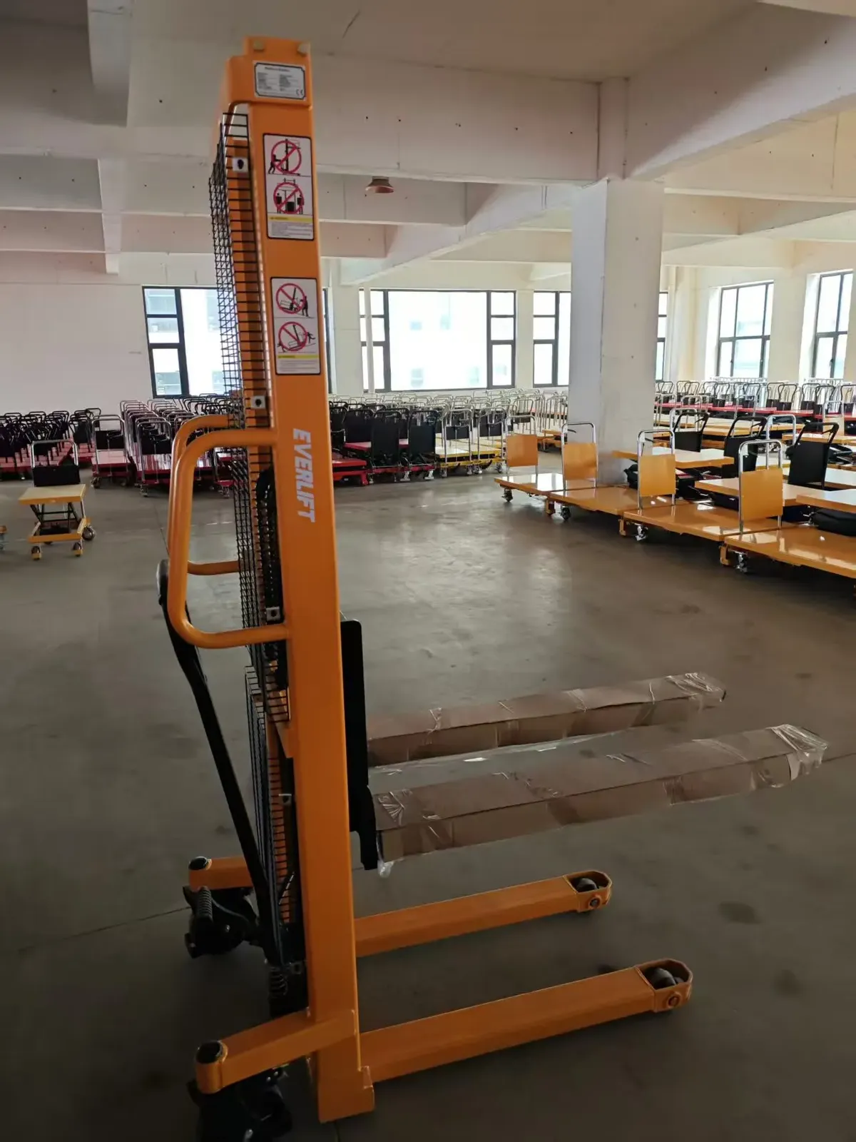 Manual Stacker 500 to 1000 kg 1500 kg photo 5