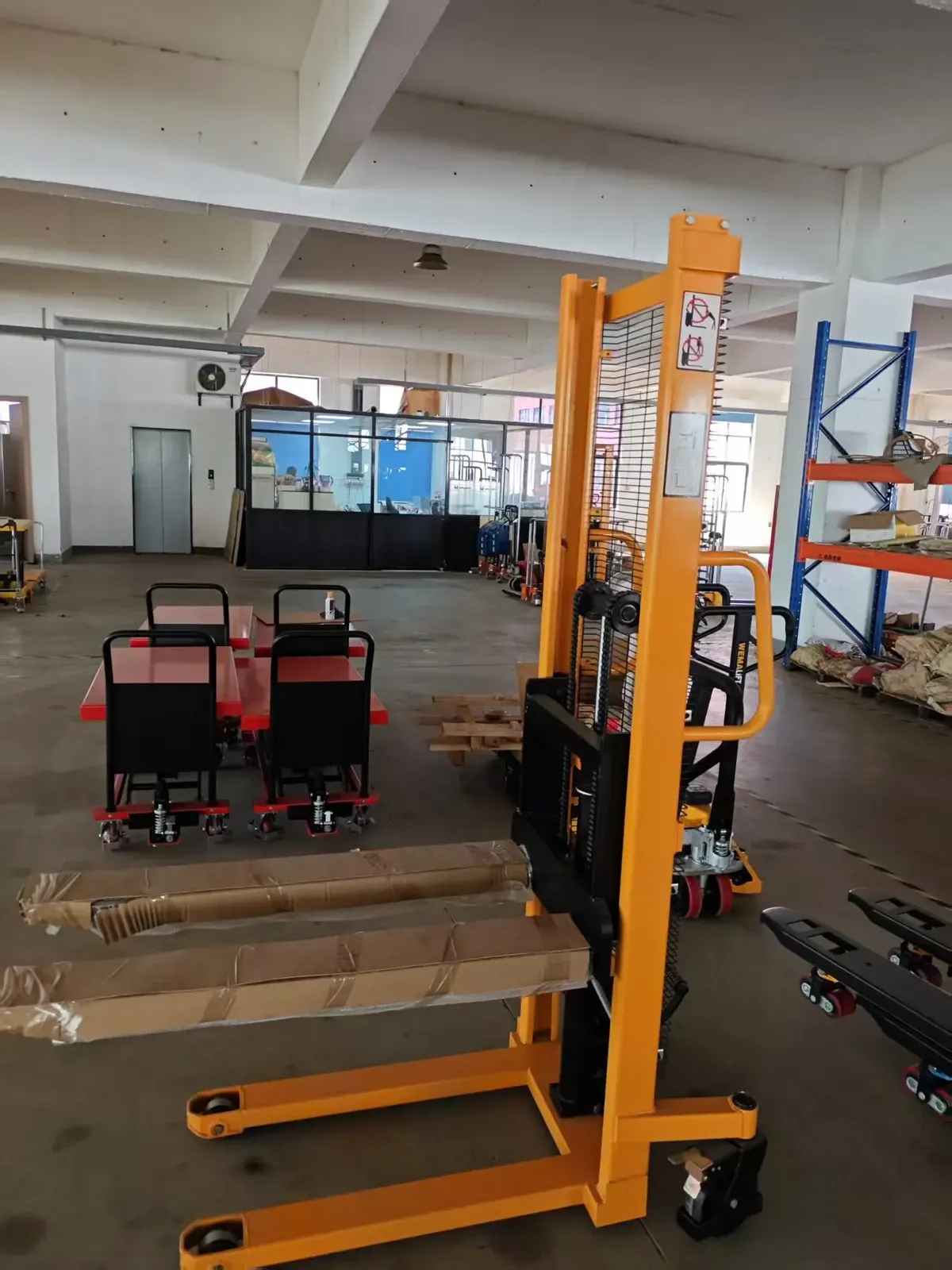 Manual Stacker 500 to 1000 kg 1500 kg photo 6