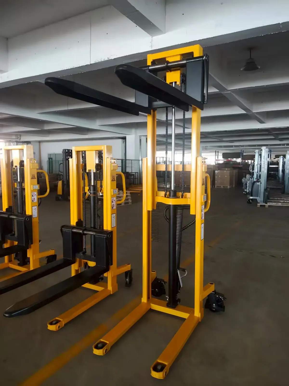 Manual Stacker 500 to 2000 kg photo 5
