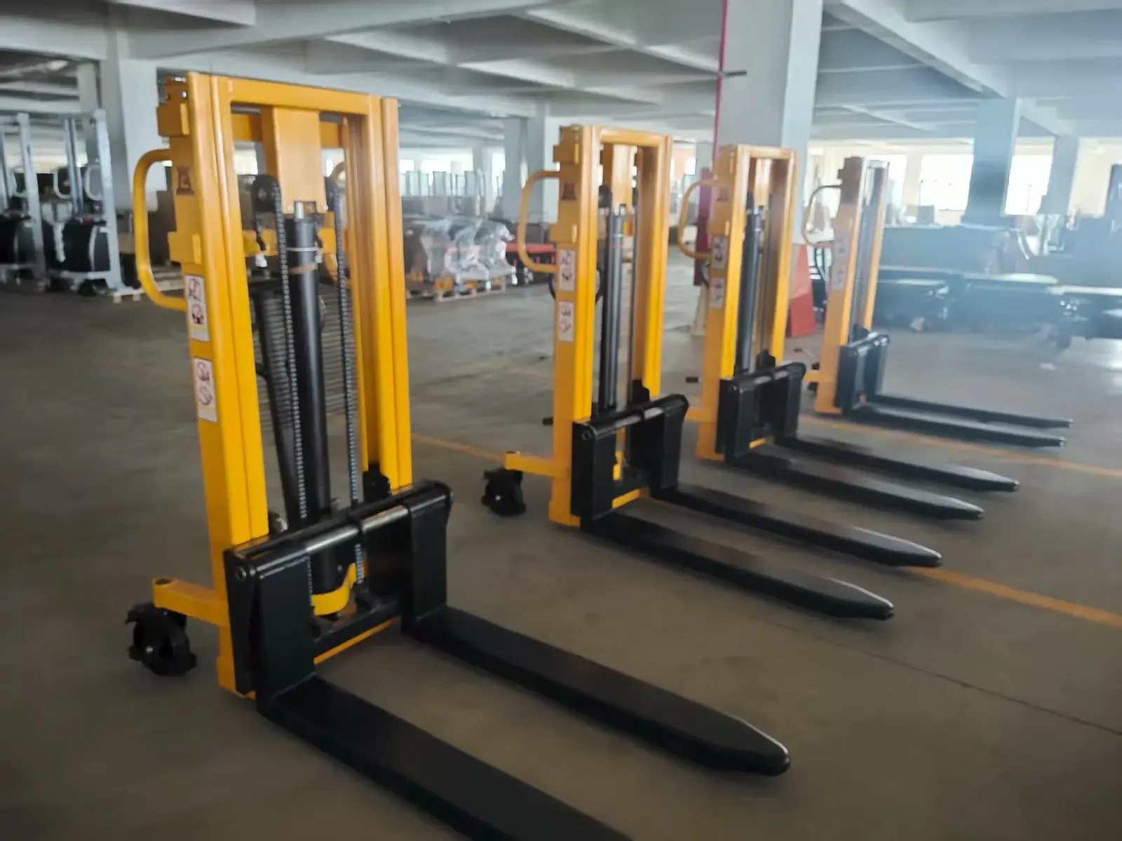 Material Handling Tools Pallet Forklift 2000 kg photo 3