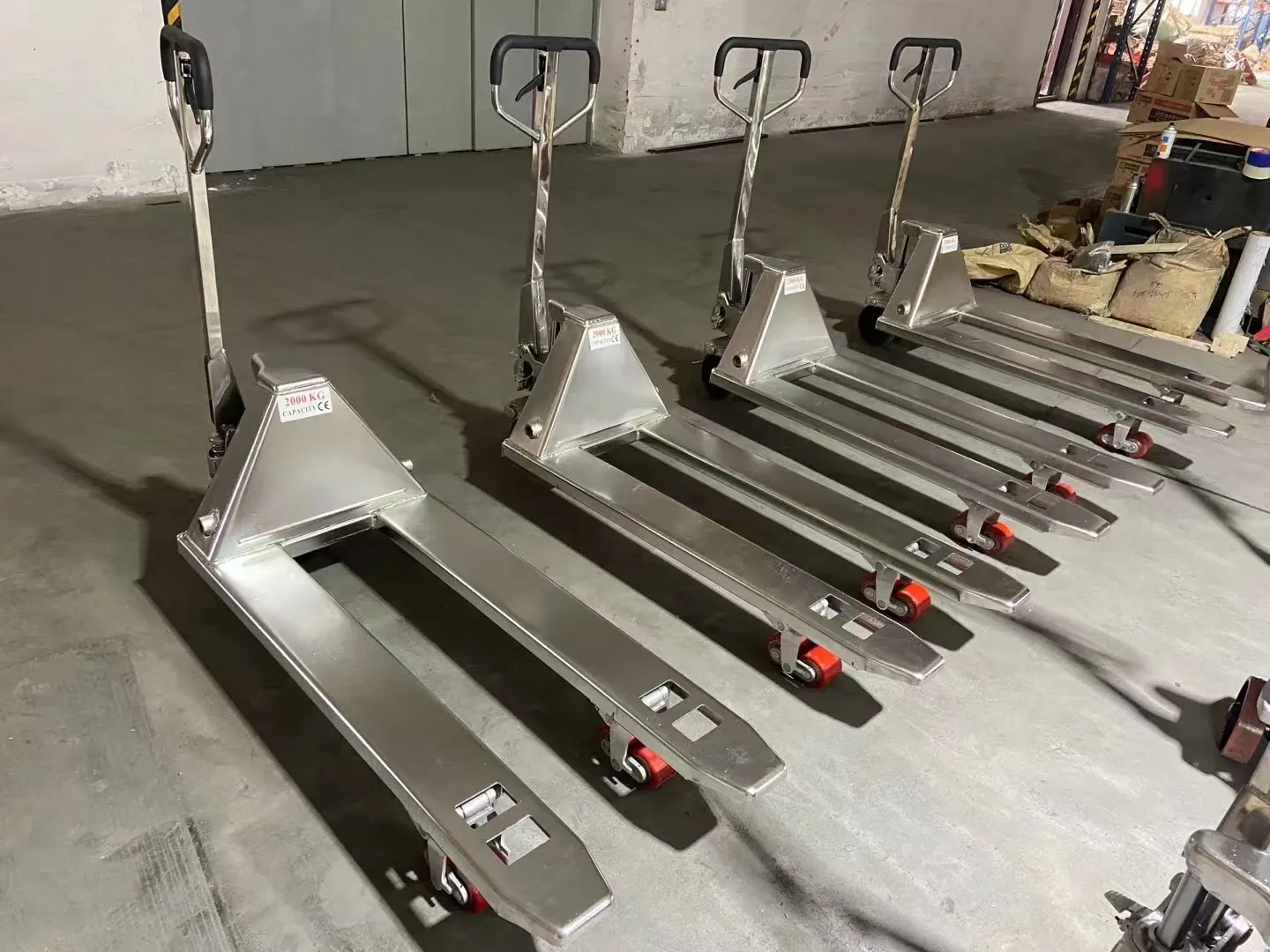 Corrosion Protection HPT-30 Manual Galvanized Hand Pallet Truck 2000 kg photo 2