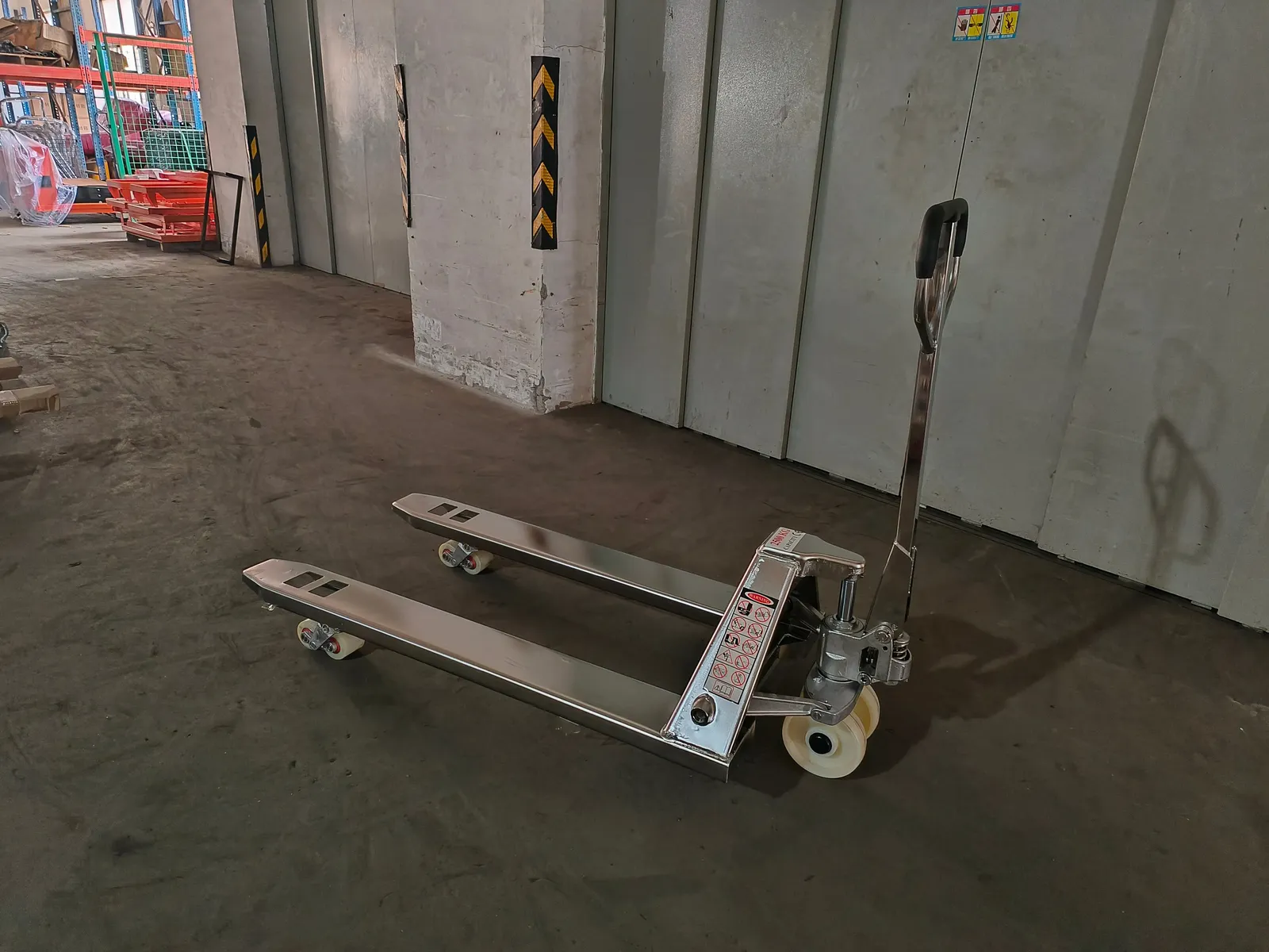 Corrosion Protection HPT-30 Manual Galvanized Hand Pallet Truck 2000 kg photo 4