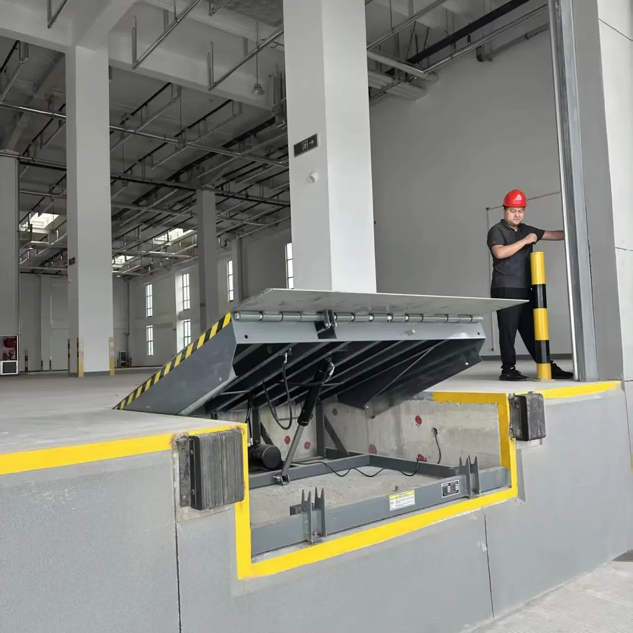 Loading Ramp Fixed Dock Leveller Hydraulic Dock Levellers photo 1