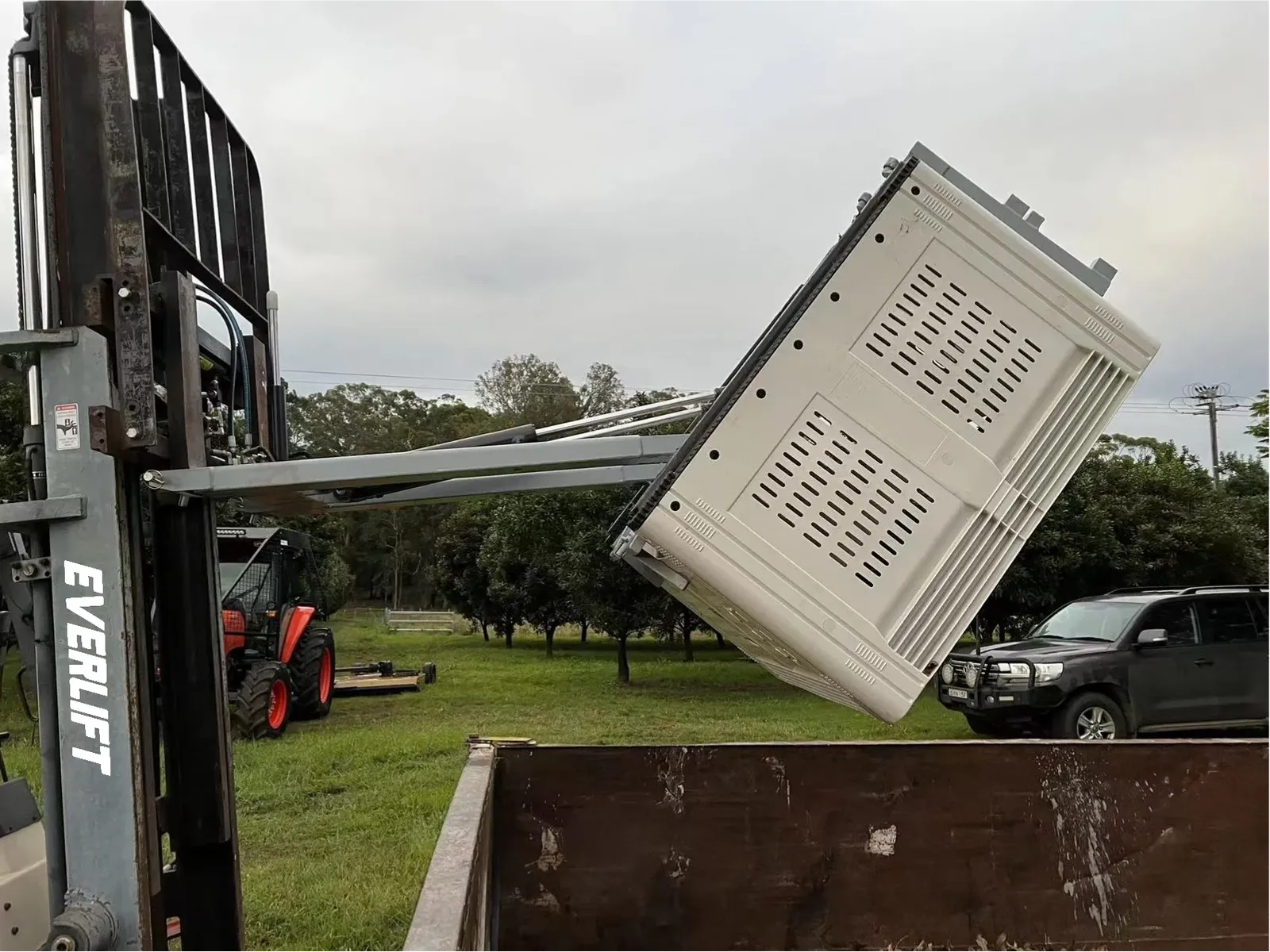 Hydraulic Forklift Bin Tipper Attachment Heavy Duty detail 5