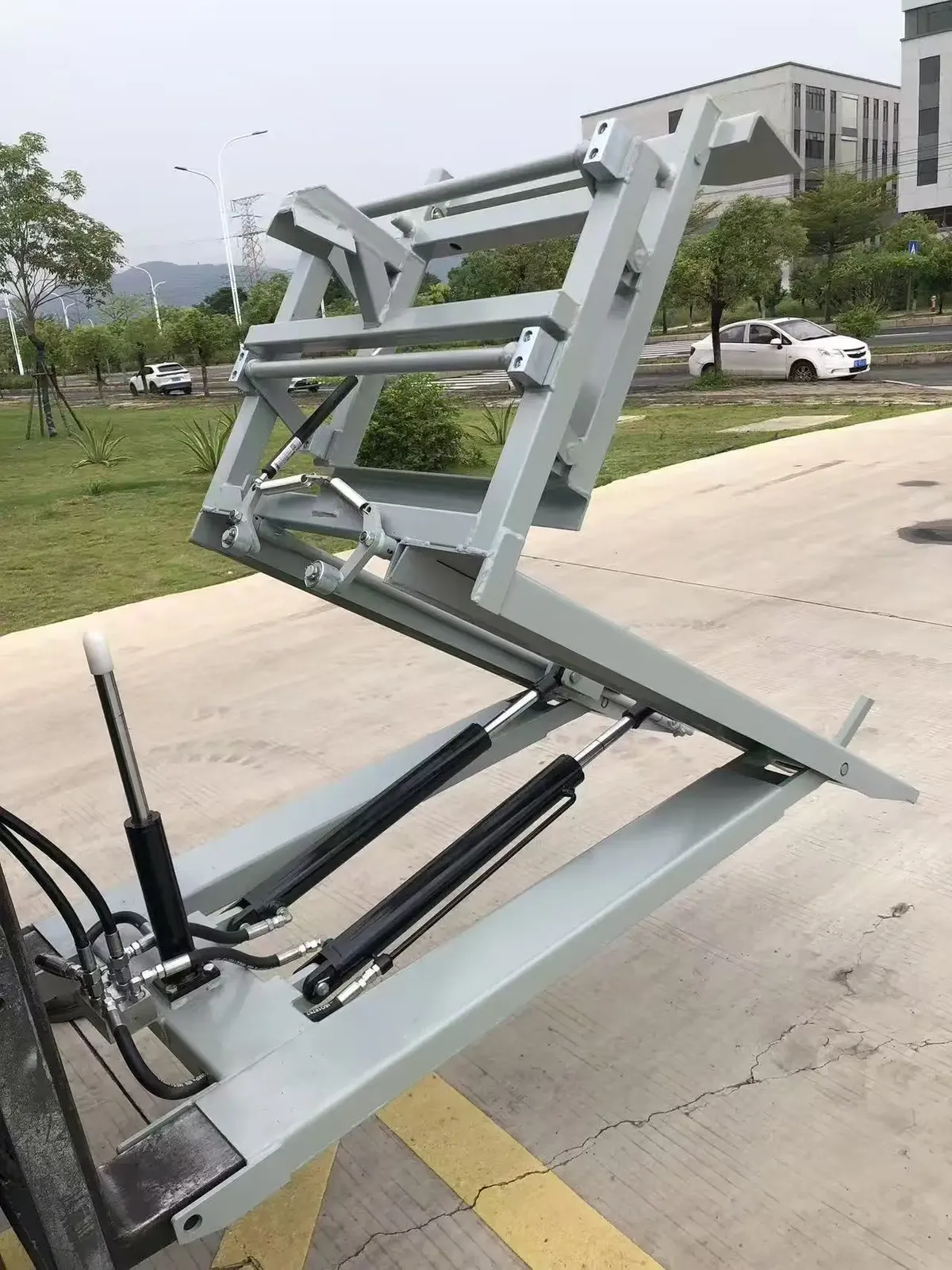 Hydraulic Forklift Bin Tipper Attachment Heavy Duty photo 3
