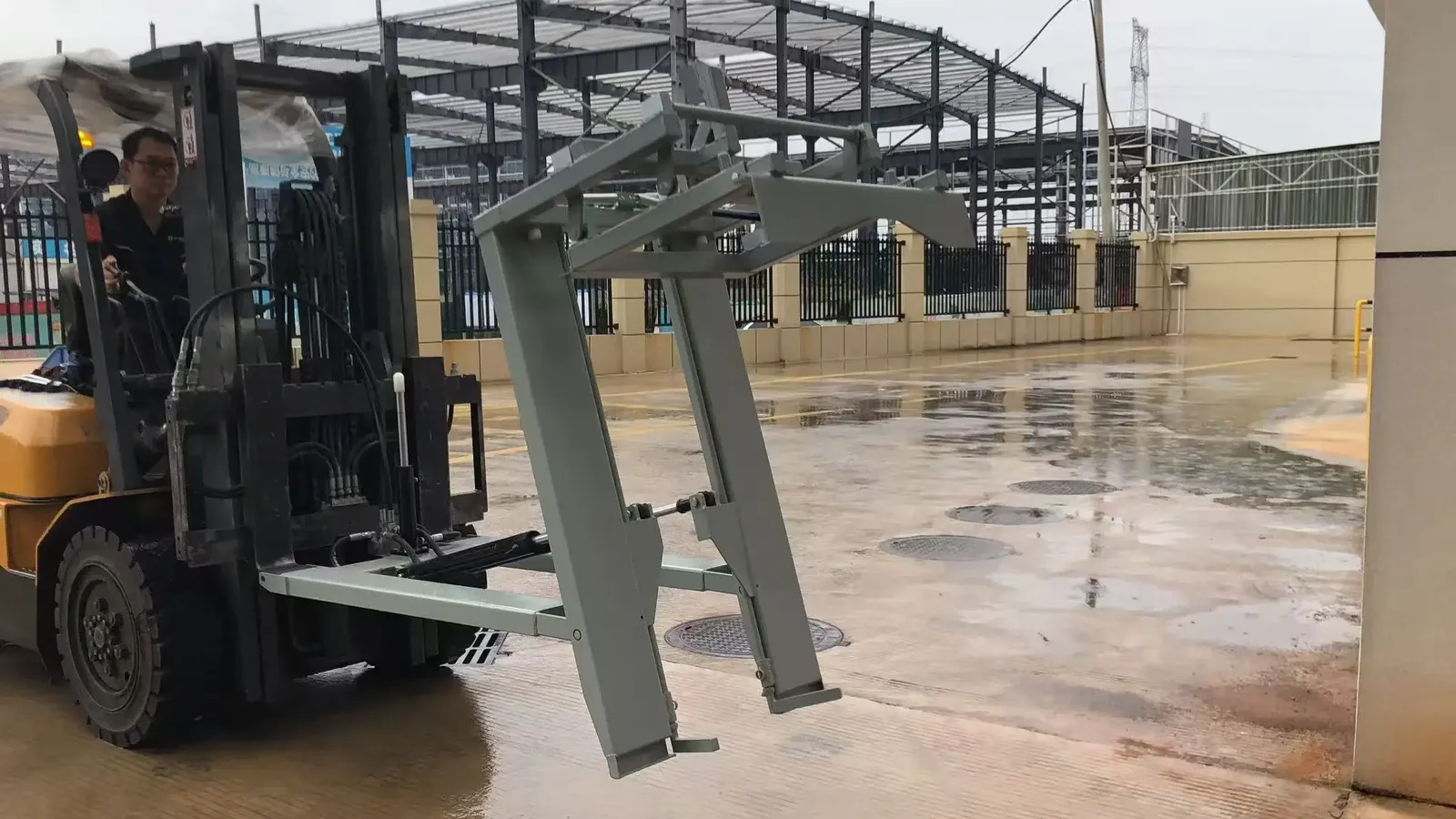 Hydraulic Forklift Bin Tipper Attachment Heavy Duty photo 4