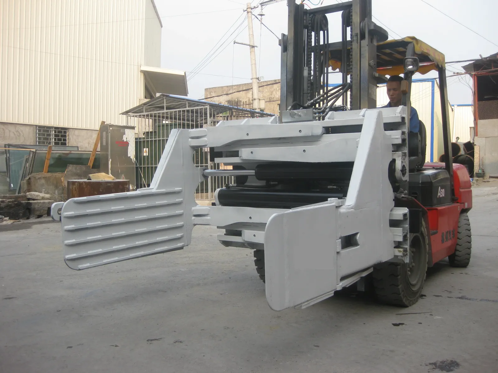 Forklift Attachment Bale Clamp with Side Shifter Use photo 3