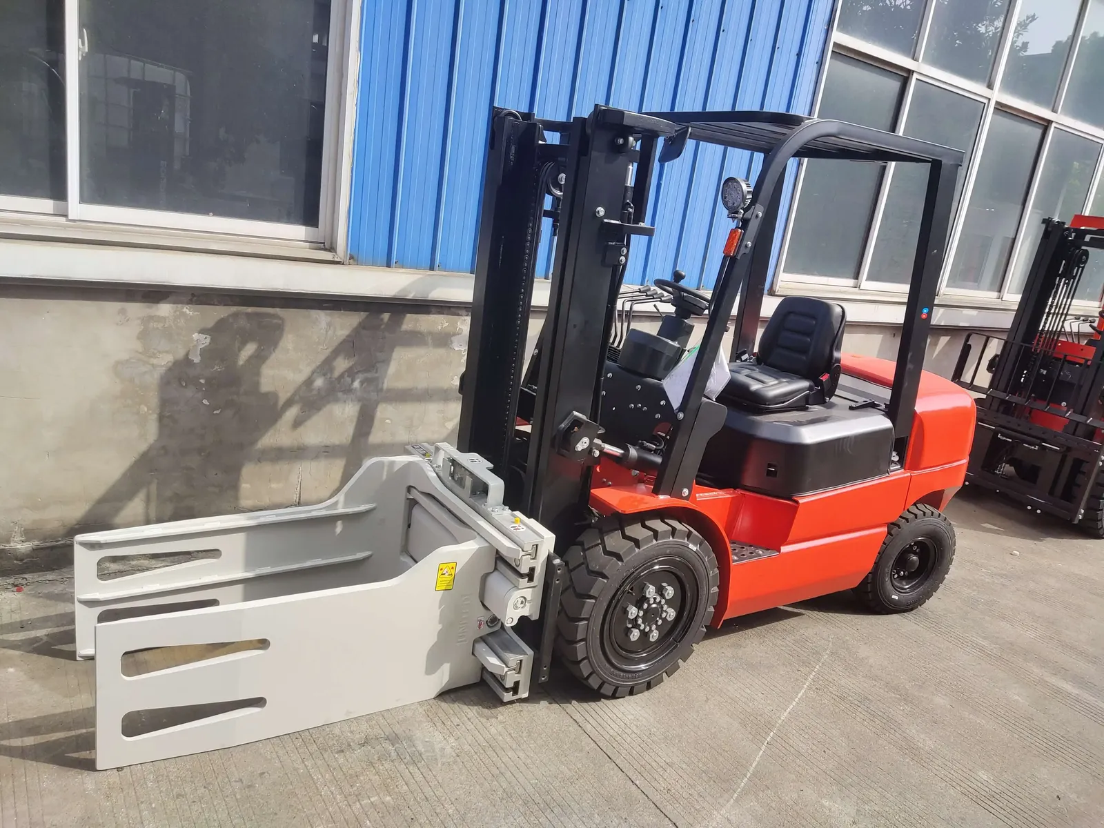 Forklift Attachment Bale Clamp with Side Shifter Use photo 4