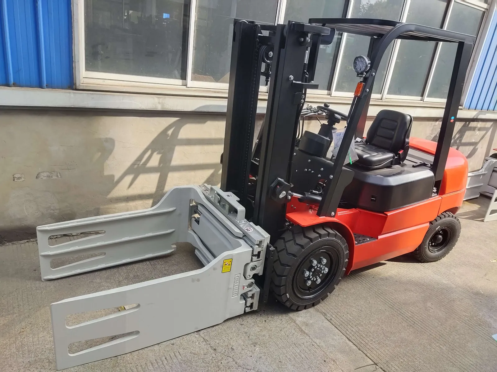 Forklift Attachment Bale Clamp with Side Shifter Use photo 5