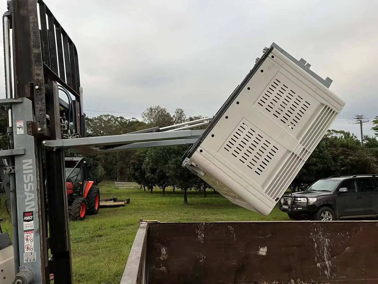 1TON Bin Tipper for Forklifts, Designed for 1100mm-1200mm photo 2