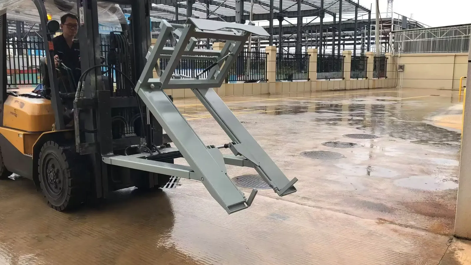 1TON Bin Tipper for Forklifts, Designed for 1100mm-1200mm photo 3
