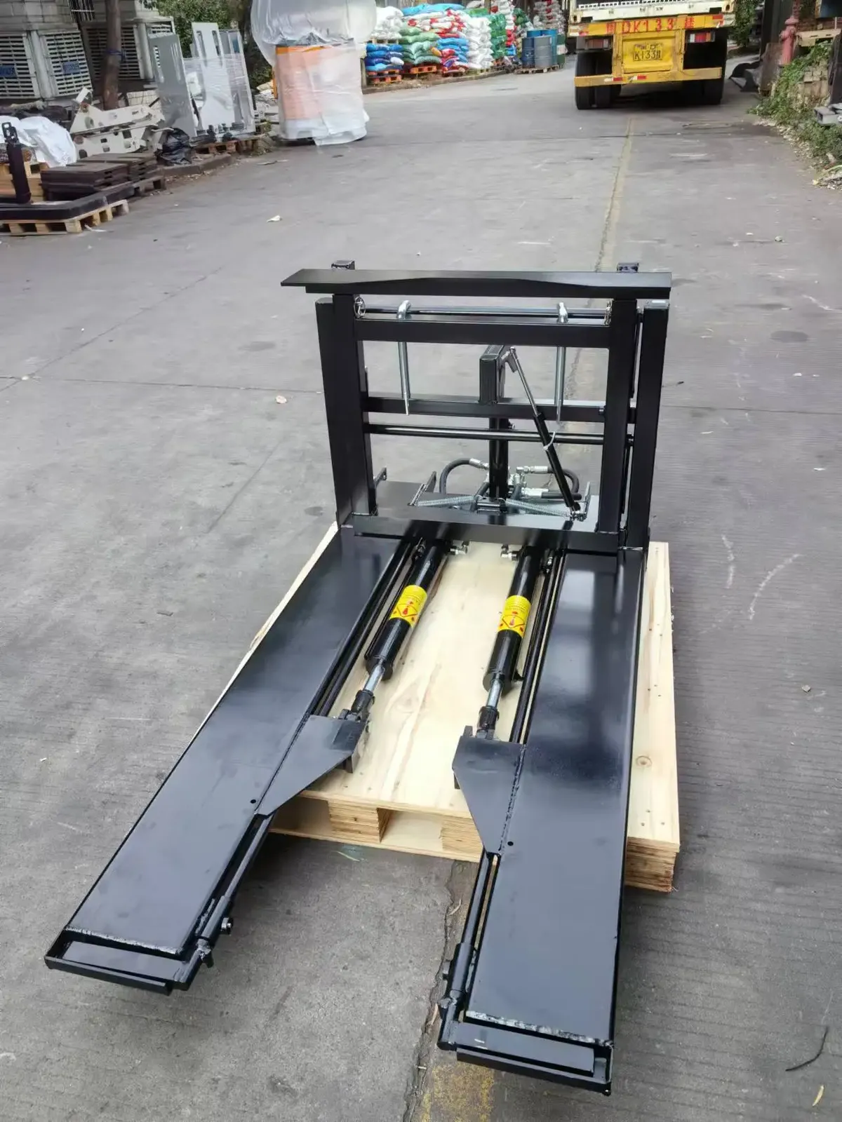 1TON Bin Tipper for Forklifts, Designed for 1100mm-1200mm photo 4